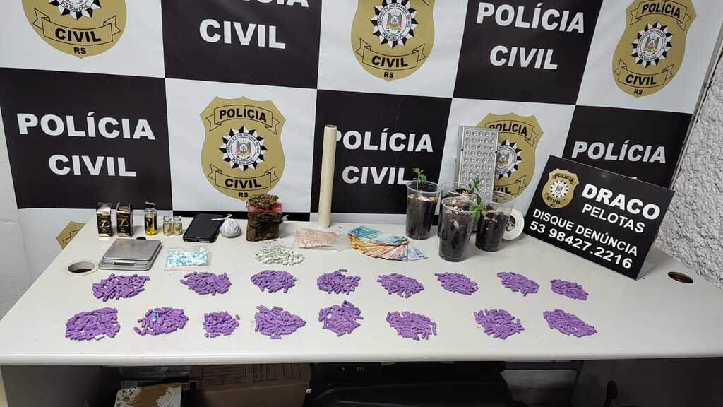 Homem é preso com mais de 900 comprimidos de droga sintética