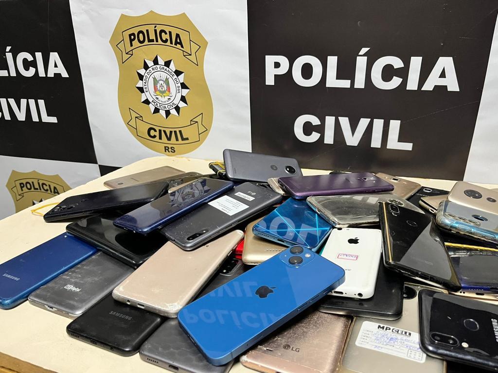 Polícia desarticula esquema de desbloqueio de iPhones roubados em Pelotas