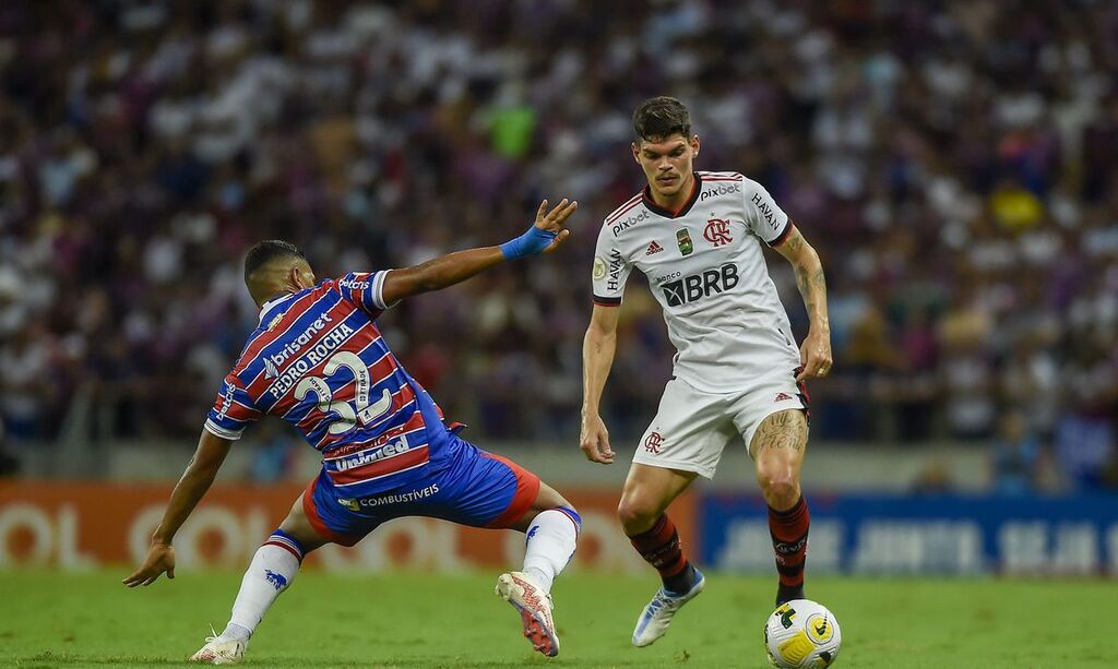 Flamengo enfrenta Fortaleza de olho na vice-liderança do Brasileirão