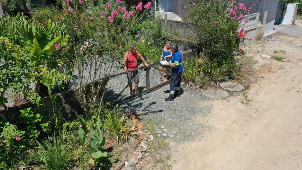 Águas de São Francisco do Sul leva informações casa a casa sobre as obras de esgoto