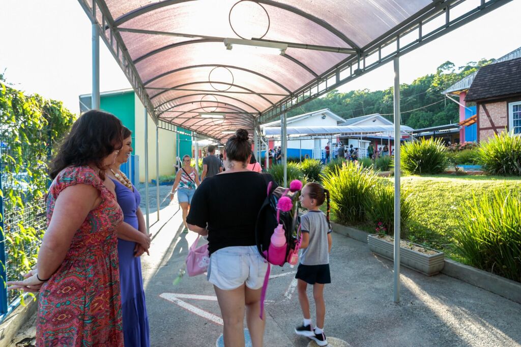 Educação de Joinville faz live para apresentar programa Escola de Pais