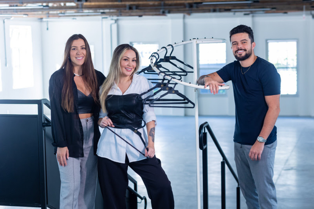 Foto: Caio Graça - Os sócios Luísa Soares, Ana Polli e Celso Martello, no espaço do Influencers Fashion Bazar, no Top Market.