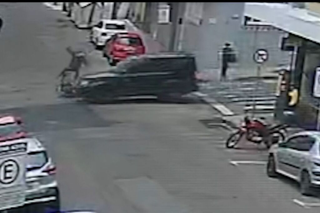 título imagem VÍDEO: acidentes em cruzamento no centro de Santa Maria têm preocupado moradores da região