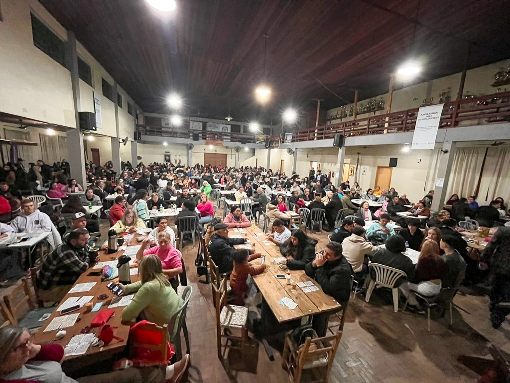 Bingo da Aapecan reúne mais de 400 pessoas