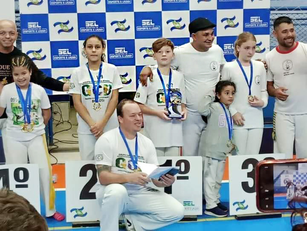 ZORTÉA MEDALHISTA EM PRIMEIRO E SEGUNDO LUGAR NO 5º DUELO DE CAPOEIRA BRASIL