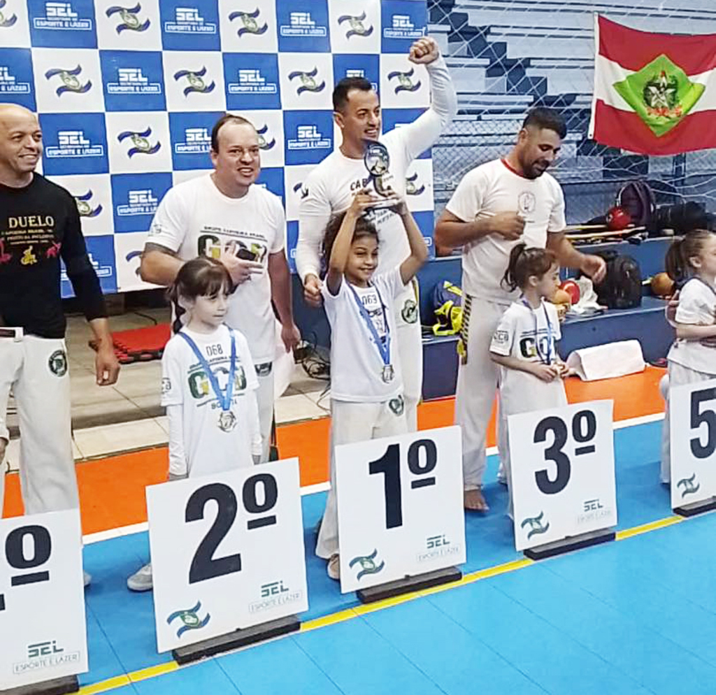 ZORTÉA MEDALHISTA EM PRIMEIRO E SEGUNDO LUGAR NO 5º DUELO DE CAPOEIRA BRASIL