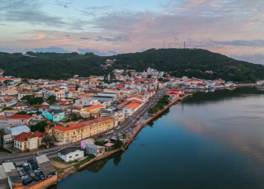 Prefeitura de Laguna - Por conta do desmembramento do bairro de Pescaria Brava, que virou município, Laguna perdeu população no Censo 2022