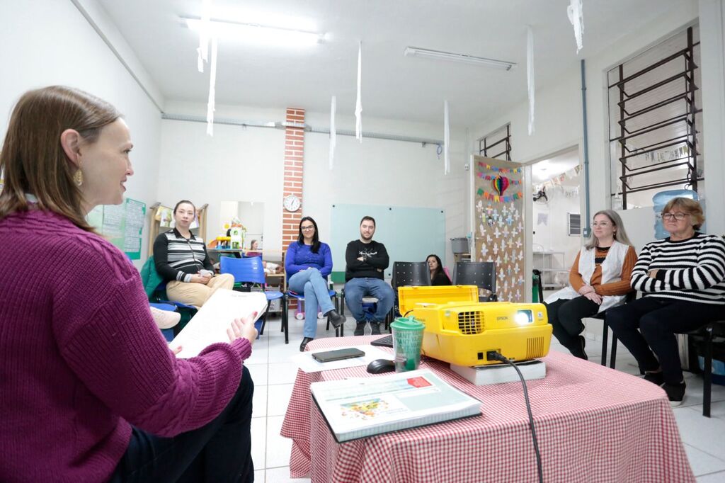 Secretaria de Educação de Joinville lança programa Escola de Pais