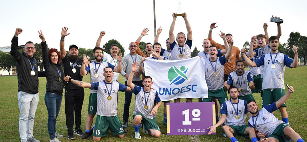 Unoesc conquista troféus de campeão e terceiro lugar no futebol de campo dos JUCs