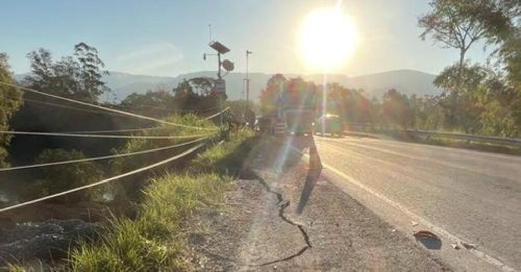 Asfalto cede na BR-470 em Ascurra e Dnit interdita acostamento