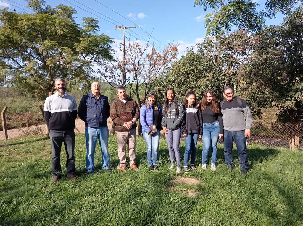 Em parceria com a Emater, Lilia Guimarães realiza projeto de plantio de árvores