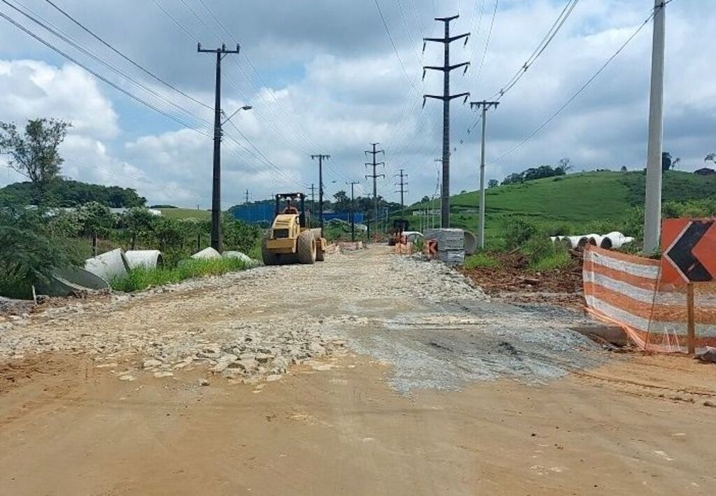 Obra de implantação de galeria causa interdição parcial na rua Santa Catarina