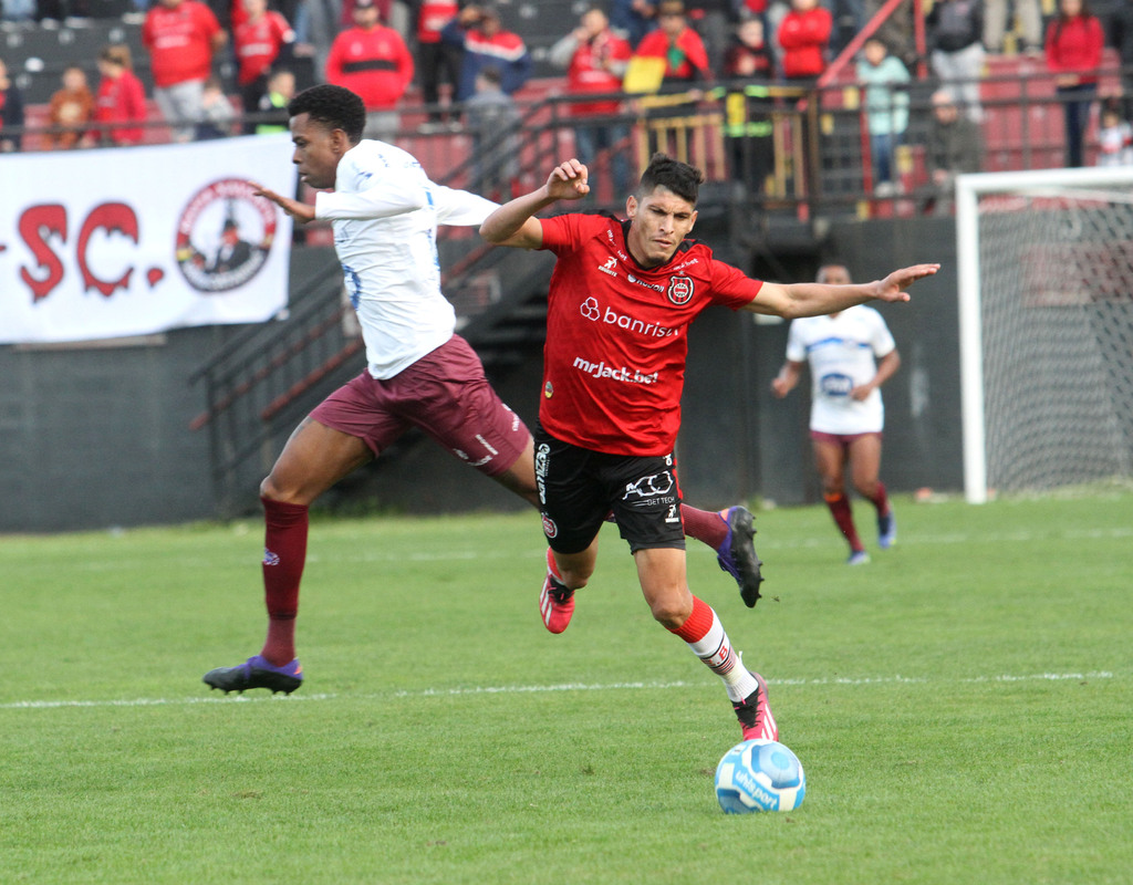 Foto: Carlos Queiroz - DP - Ao lado de Mário Henrique, atacante é o artilheiro xavante na temporada com cinco gols