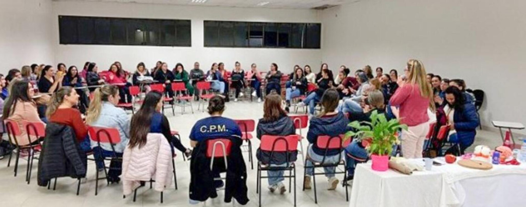 PROFESSORES PARTICIPAM DE FORMAÇÃO CONTINUADA SOBRE DESENVOLVIMENTO E APRENDIZAGEM EM TORRES
