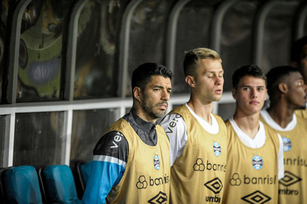 Grêmio enfrenta o líder