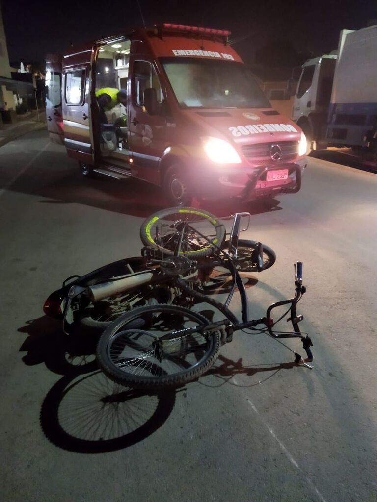 Acidente de trânsito entre moto e bicicleta deixa duas pessoas feridas em Canoinhas