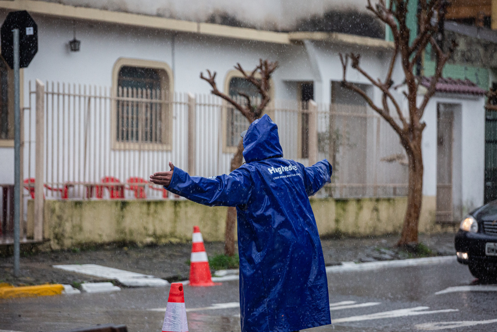 Volume de chuva causa transtornos e deixa Defesa Civil em alerta em Santa Maria; confira a previsão do tempo para os próximos dias