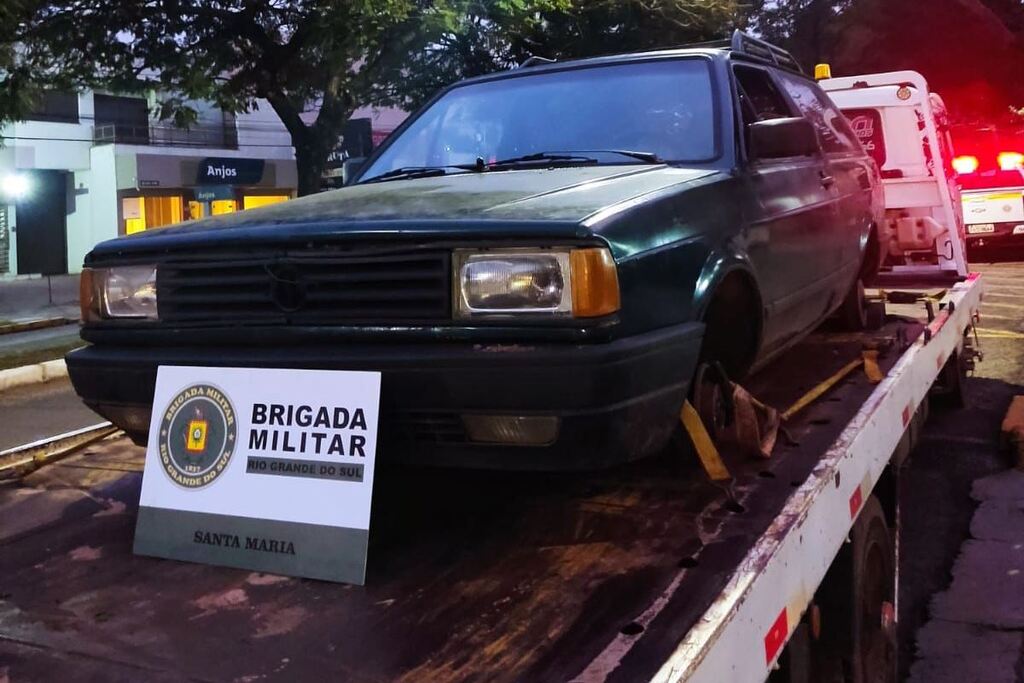 Veículo com placas de Restinga Sêca é encontrado depenado em Santa Maria