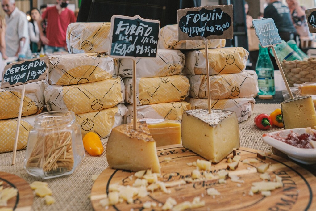 20 expositores de cinco estados brasileiros participam da 3ª Feira do Queijo em Florianópolis