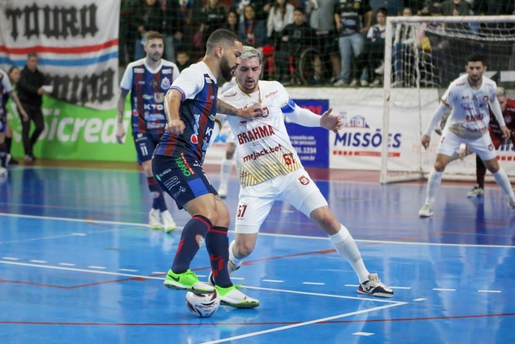 Fernanda Malfussi - Duh Moura novamente foi um dos destaques da Uruguaianense na vitória sobre o Santa Rosa Futsal.