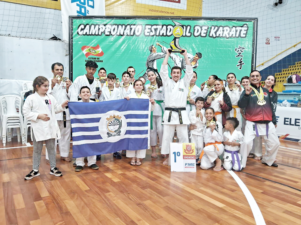 KARATÊ DA FME  DE CAPINZAL CONQUISTA O TITULO DE CAMPEÃ ESTADUAL EM  INDAIAL