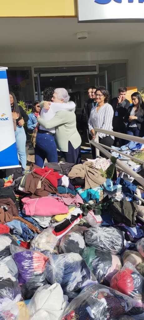 Divulgação - Doação da gincana do Senac 6631 peças de roupas.