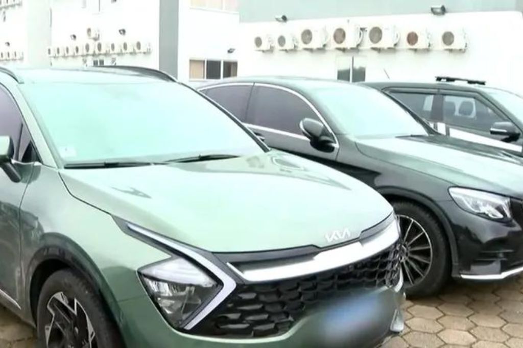  - Carros de luxo apreendidos na operação Zoológico 2 — Foto: Reprodução/NSC TV