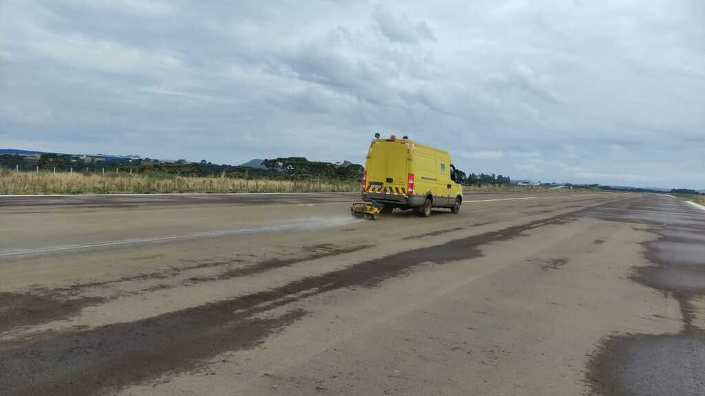 INFRAERO realiza medição de atrito de pista no aeroporto Ismael Nunes 