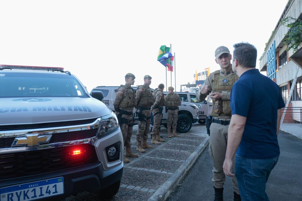 Joinville entrega quatro novas viaturas para a Polícia Militar