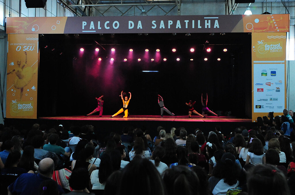 Apresentações gratuitas: Festival de Dança de Joinville leva Palcos Abertos a três cidades