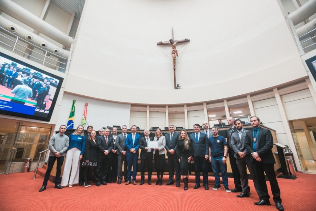 Alesc homenageia Polícia Científica de Blumenau pelos serviços prestados à comunidade