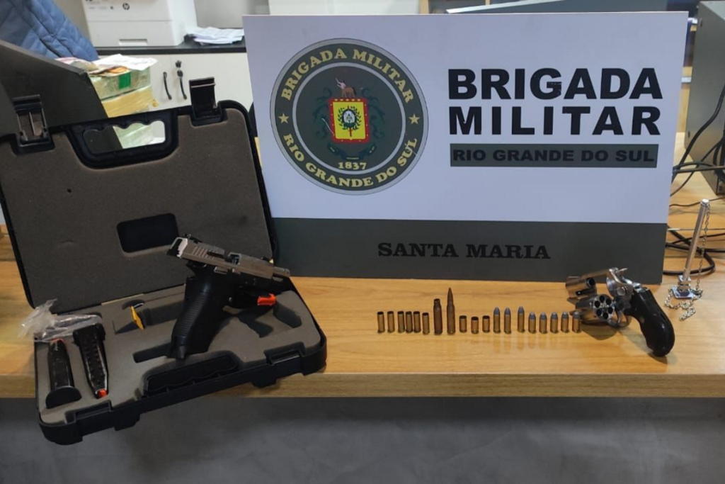 Brigada Militar apreende adolescente por porte ilegal de arma de fogo e por dirigir sem CNH