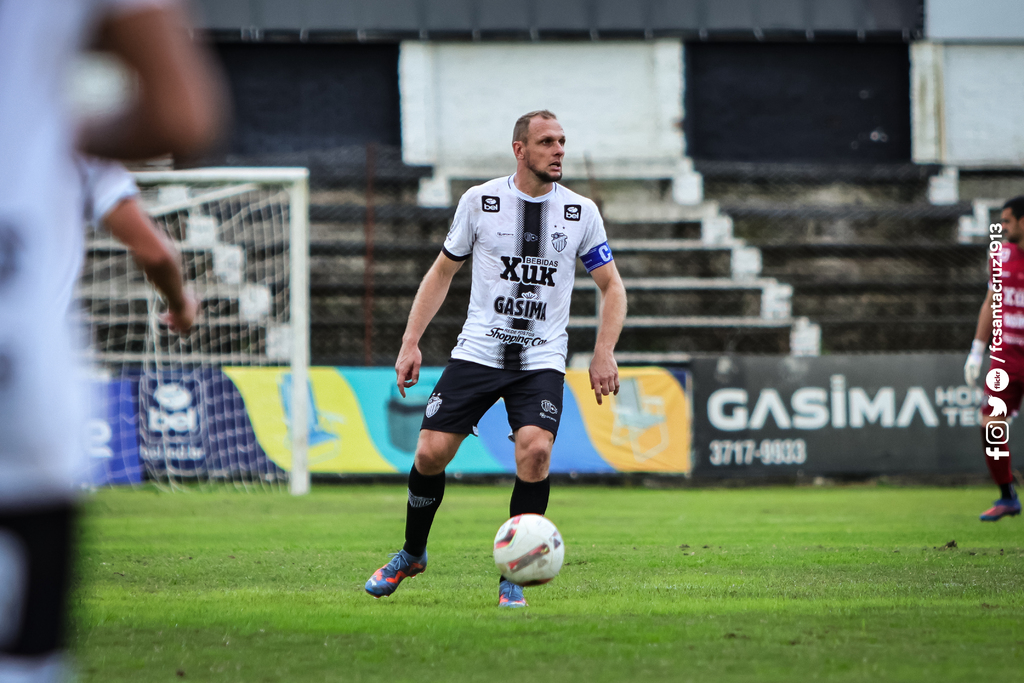 Foto: Vinicius Molz Schubert - FC Santa Cruz - Zagueiro atuou pelo Áureo-Cerúleo em oito jogos na temporada passada