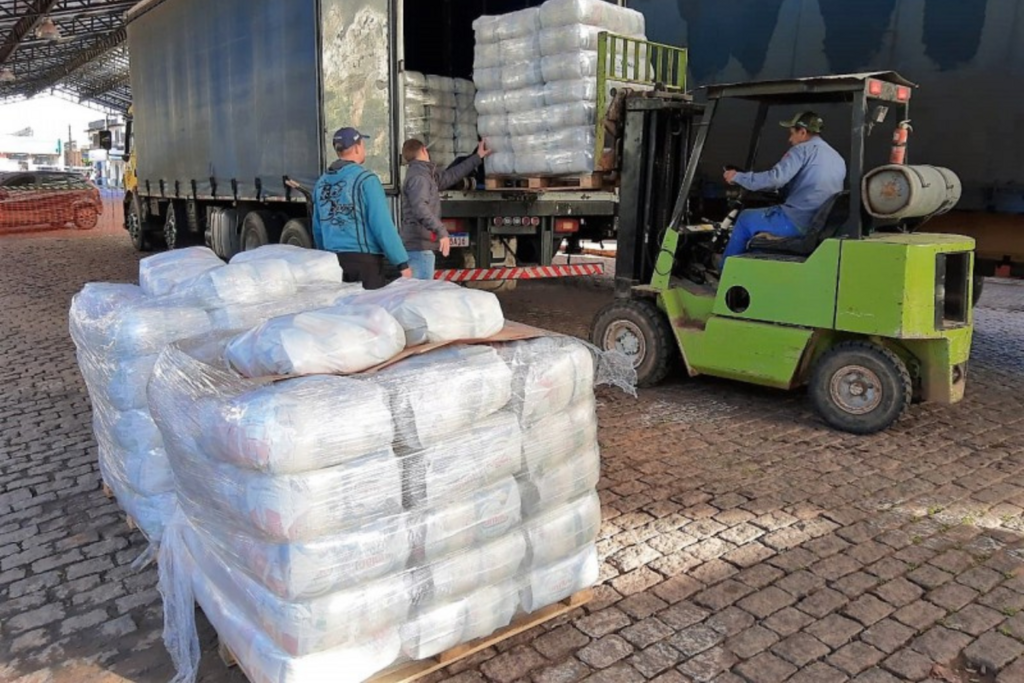 título imagem Programa Supera Estiagem entrega mais de 1,2 mil cestas básicas em Santa Maria