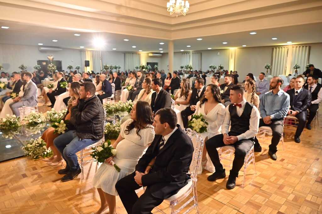 24 casais celebram o matrimônio