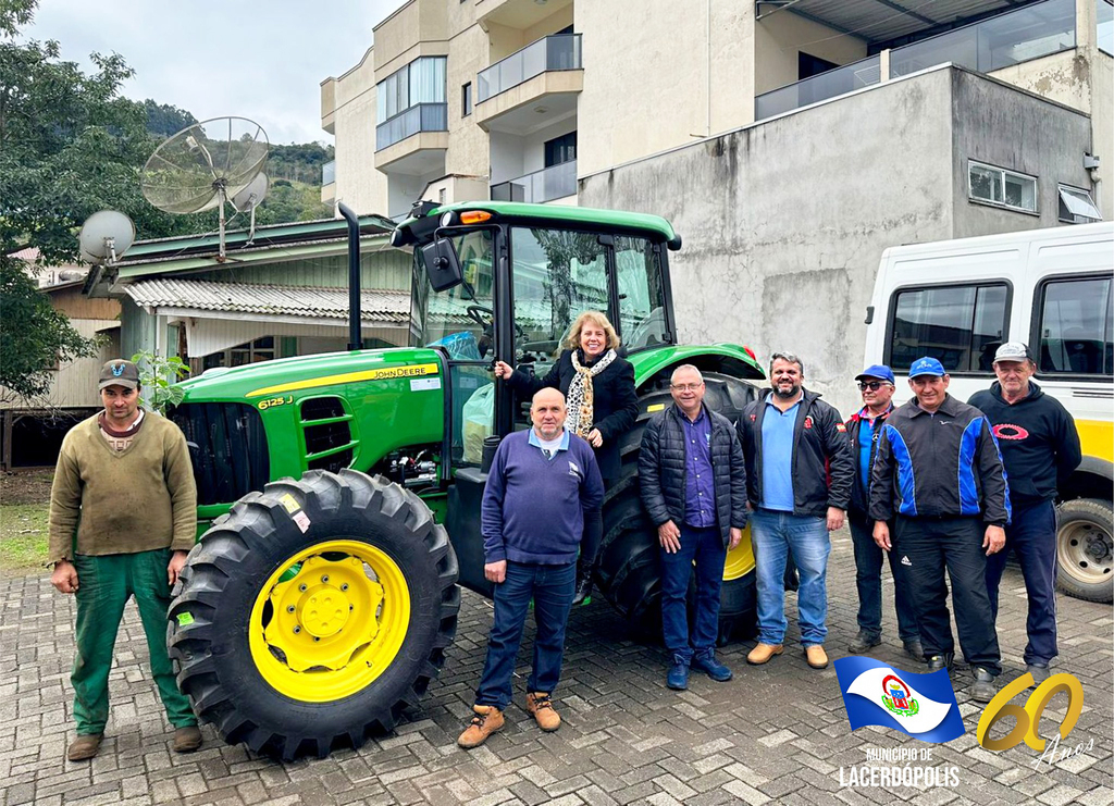 PREFEITURA DE LACERDÓPOLIS ADQUIRE NOVO TRATOR AGRÍCOLA