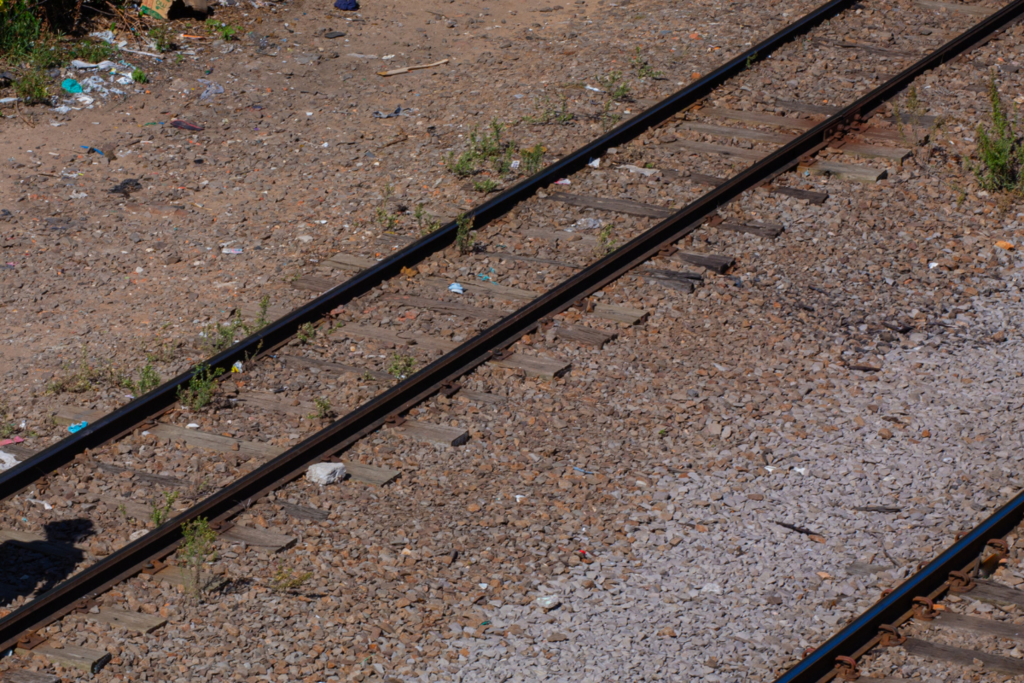 Homem é encontrado vivo com pés decepados próximo aos trilhos de trem em Santa Maria