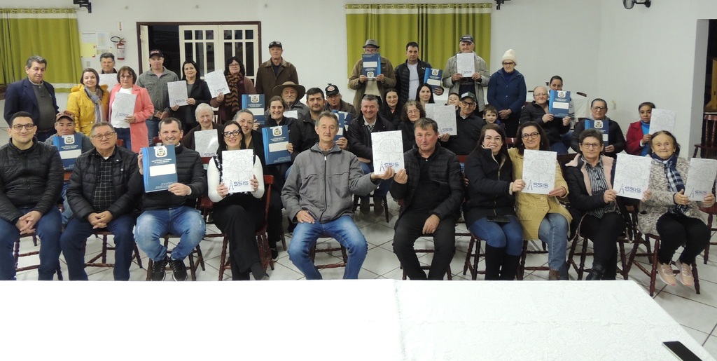 Entregues escrituras e anunciado asfaltamento no bairro Luiz Vitório Lazarotto