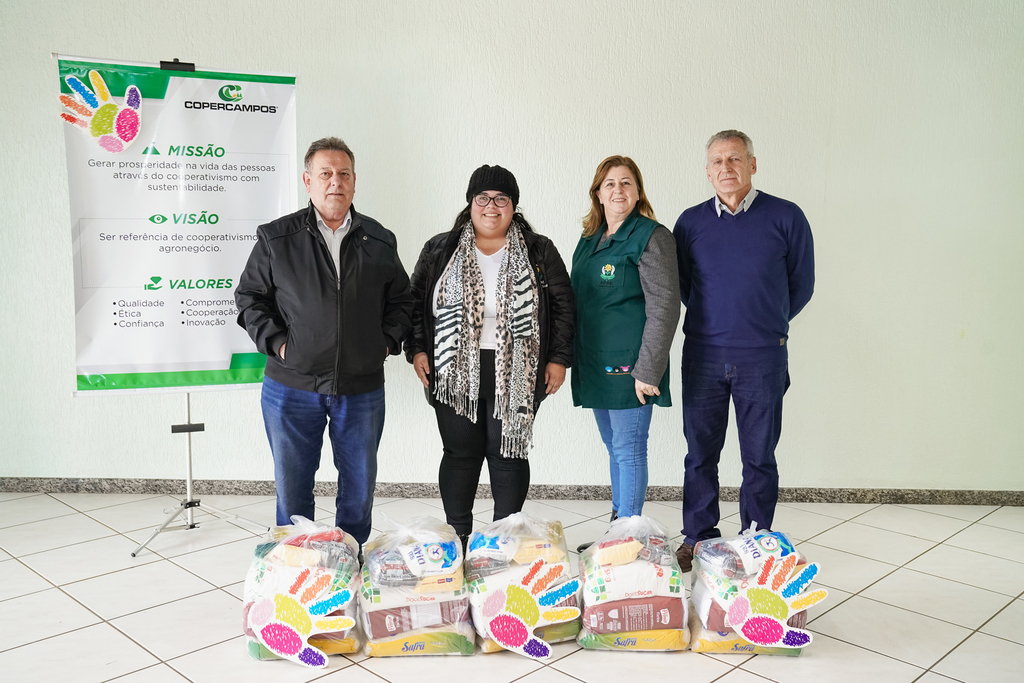 Copercampos arrecada e distribui quase 3 toneladas de alimentos