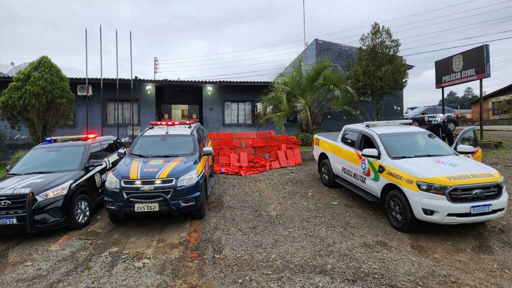 Ação conjunta PMRv e PRF com apoio da PC de Anita Garibaldi apreende cerca de 600kg de maconha na rodovia SC452, município de Anita Garibaldi/SC