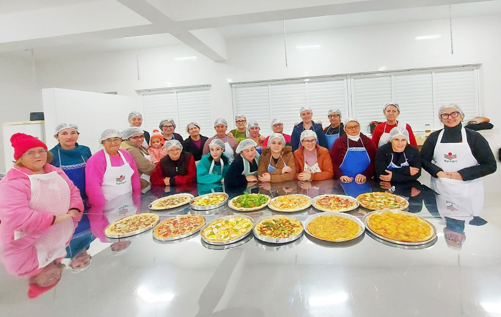 INTEGRANTES DE CLUBES DE MÃES DE PIRATUBA COMEMORAM O DIA DA PIZZA PARTICIPANDO DE CURSO