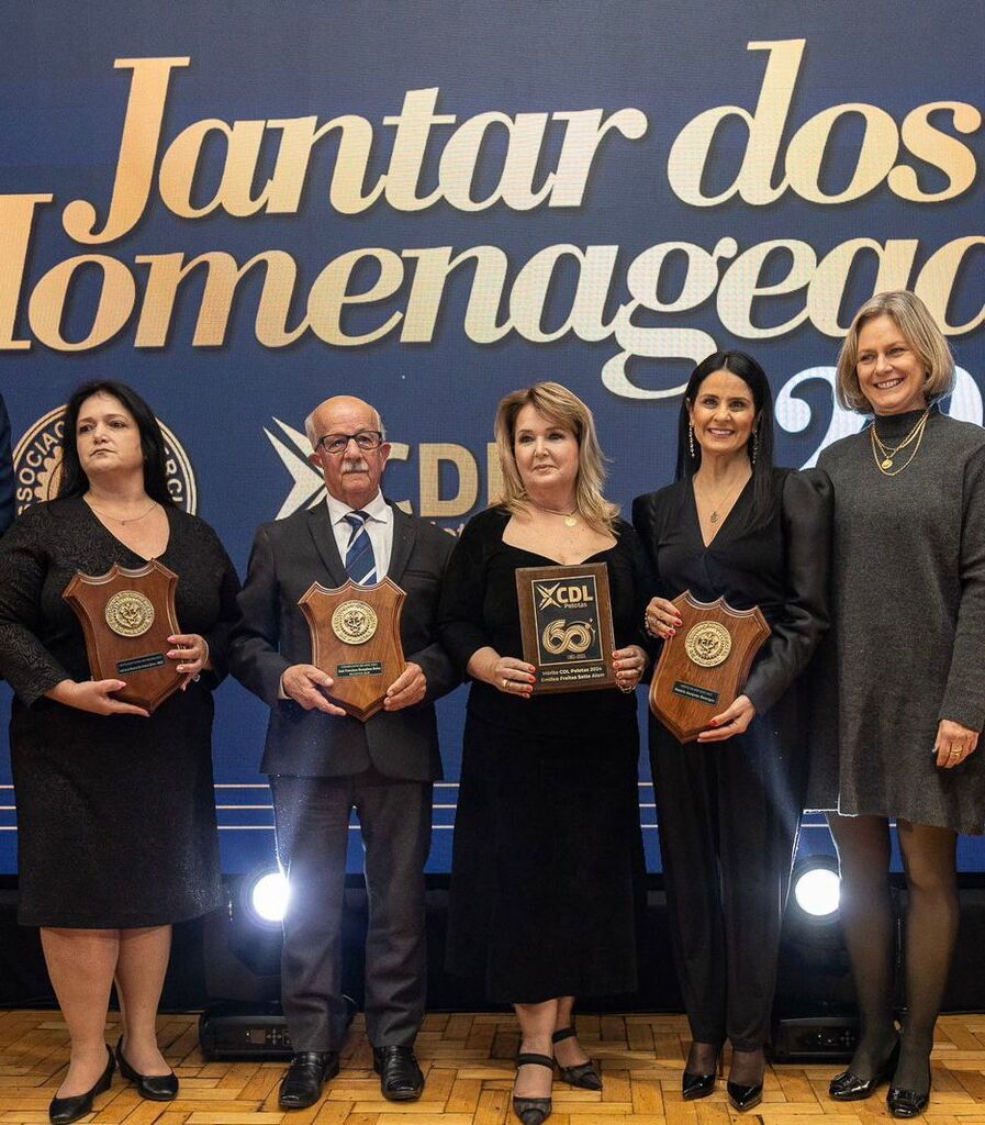 Noite de homenagens