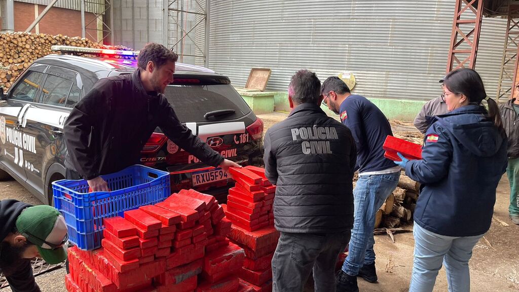 Polícia Civil realiza incineração de 600 kg de maconha apreendida em Anita Garibaldi/SC.