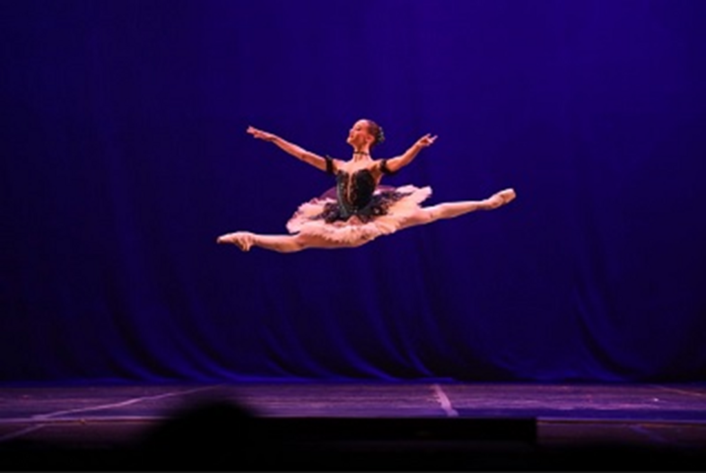 Foto: Maykon Lammerhirt - Luciana Sagioro, a Melhor Bailarina da Mostra Competitiva em 2022, faz uma apresentação especial na Mostra Competitiva de 18 de julho.