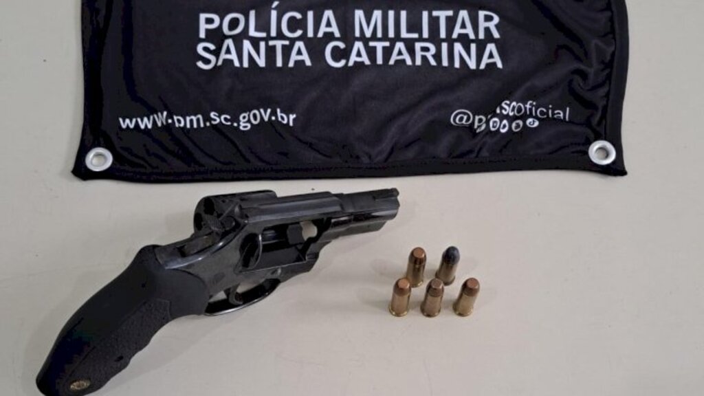 Homem é preso por porte ilegal de arma de fogo em Garuva