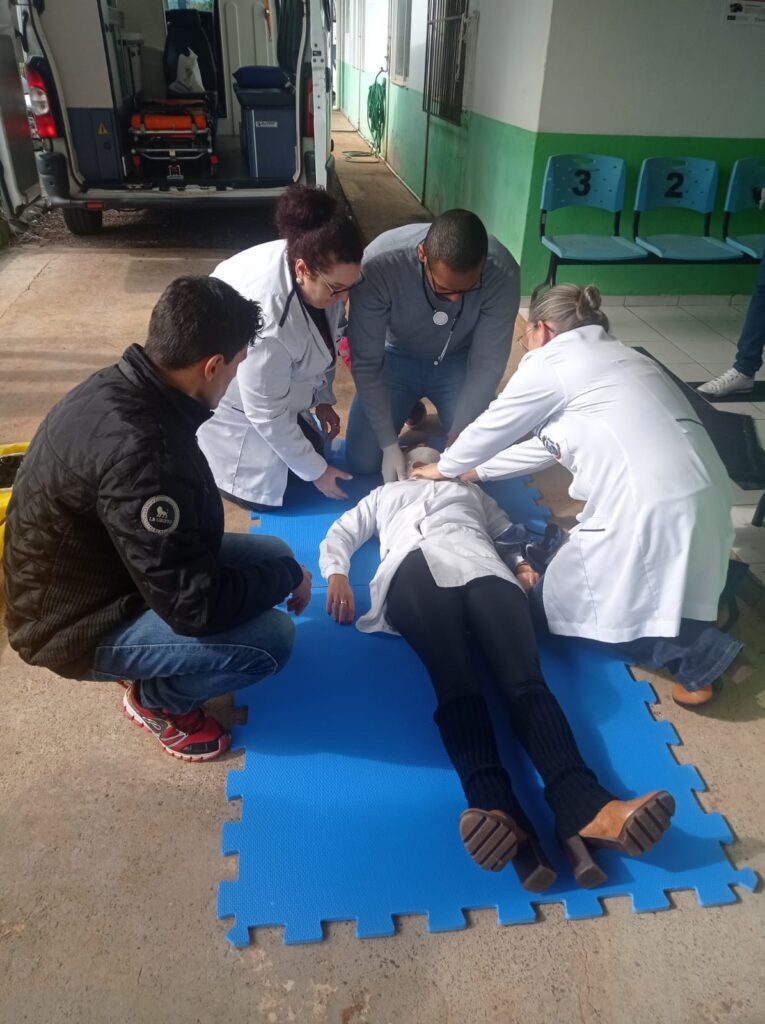 Equipe da Unidade de Saúde faz treinamento de primeiros socorros