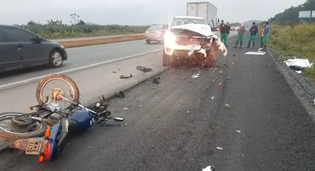 Motociclista perde a vida em choque com caminhonete em Araquari