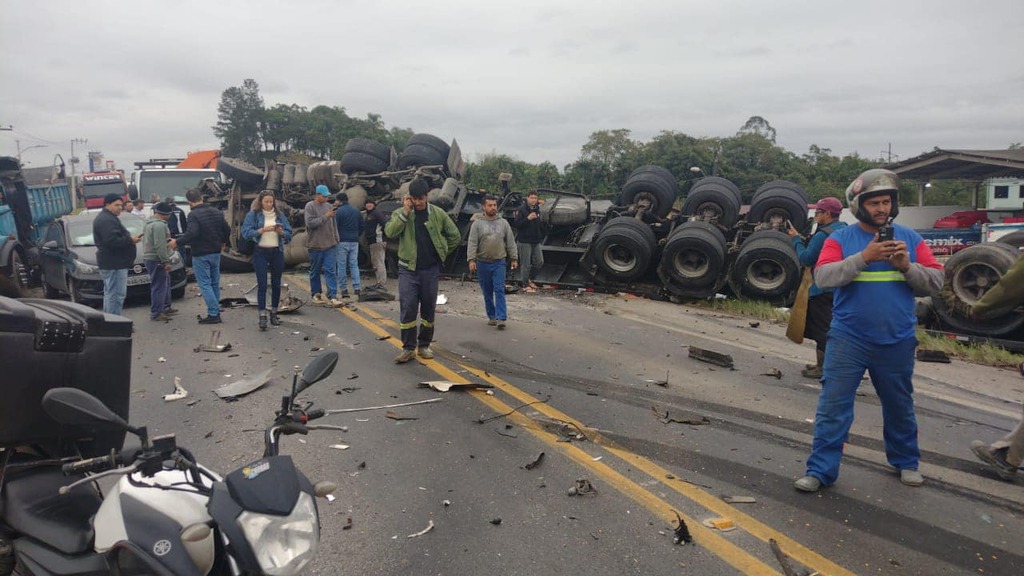 Acidente grave na BR-280 causa congestionamento