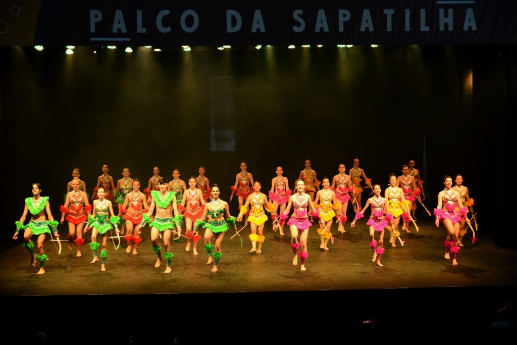 Escolas da Rede Municipal de Ensino de Joinville se apresentam durante o Festival de Dança de Joinville