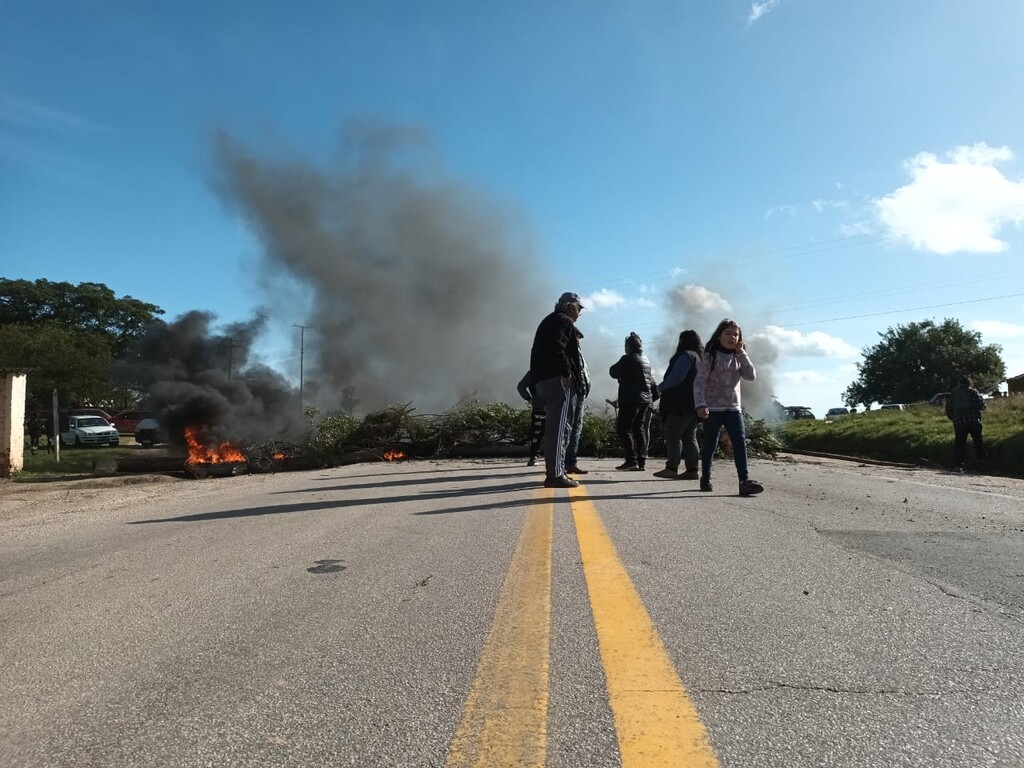 Foto: Divulgação - Em manifestação, moradores bloquearam a BR-293 no quilômetro 33